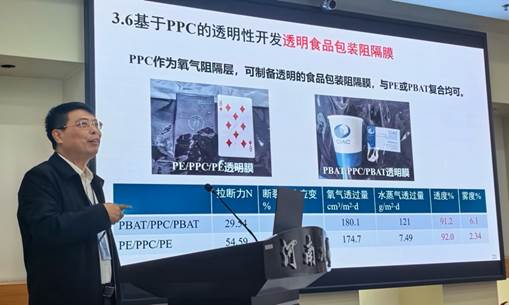 电脑前的人AI 生成的内容可能不正确。